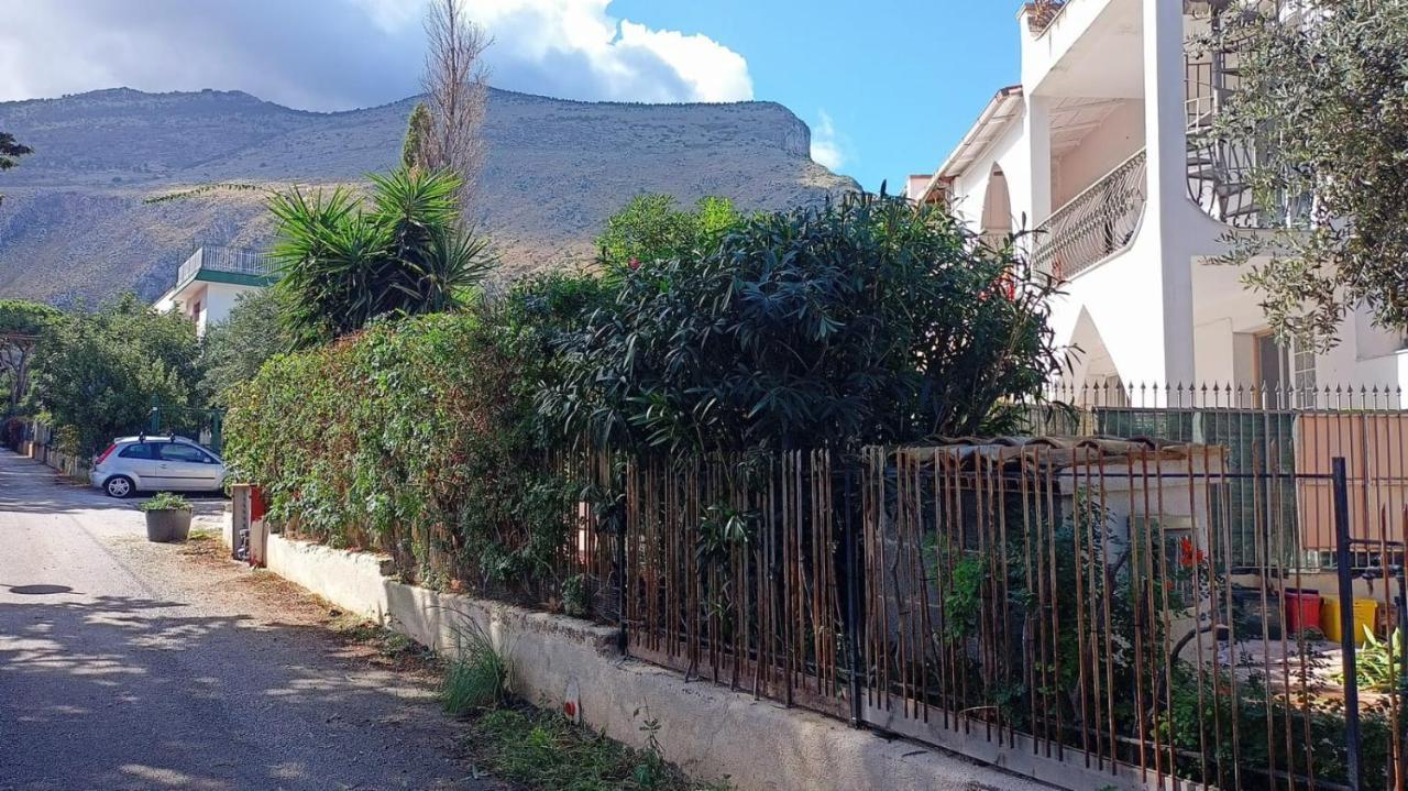 Camera Vicino L'Aeroporto Di Palermo Carini Zewnętrze zdjęcie